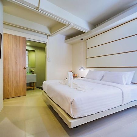 Hotel October Пхукет Экстерьер фото