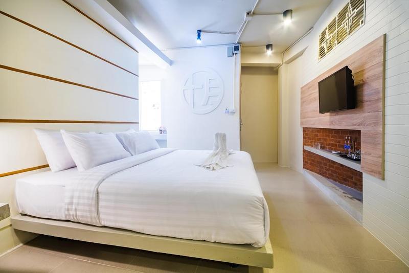Hotel October Пхукет Экстерьер фото