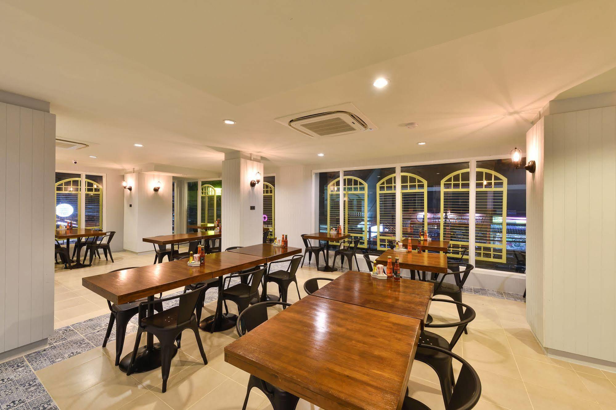 Hotel October Пхукет Экстерьер фото