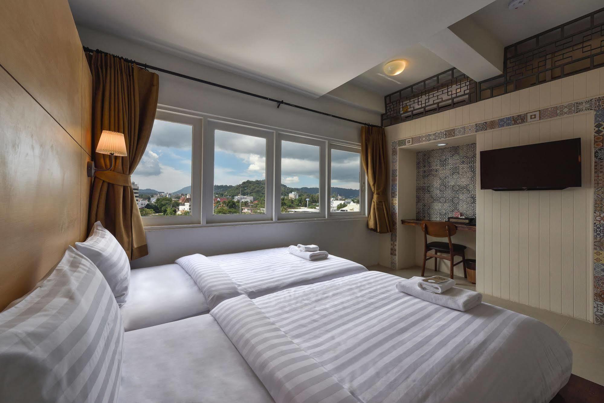 Hotel October Пхукет Экстерьер фото