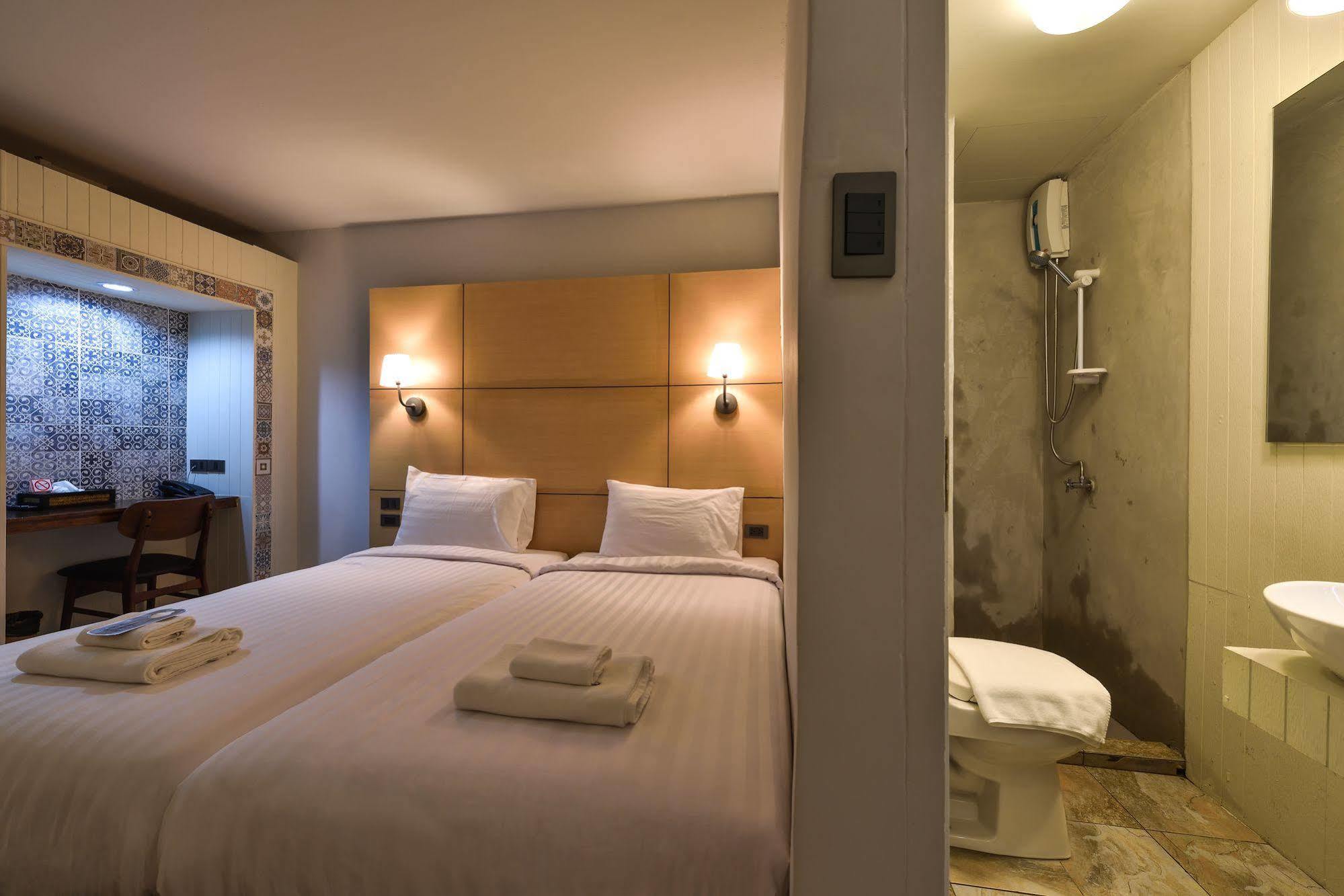 Hotel October Пхукет Экстерьер фото