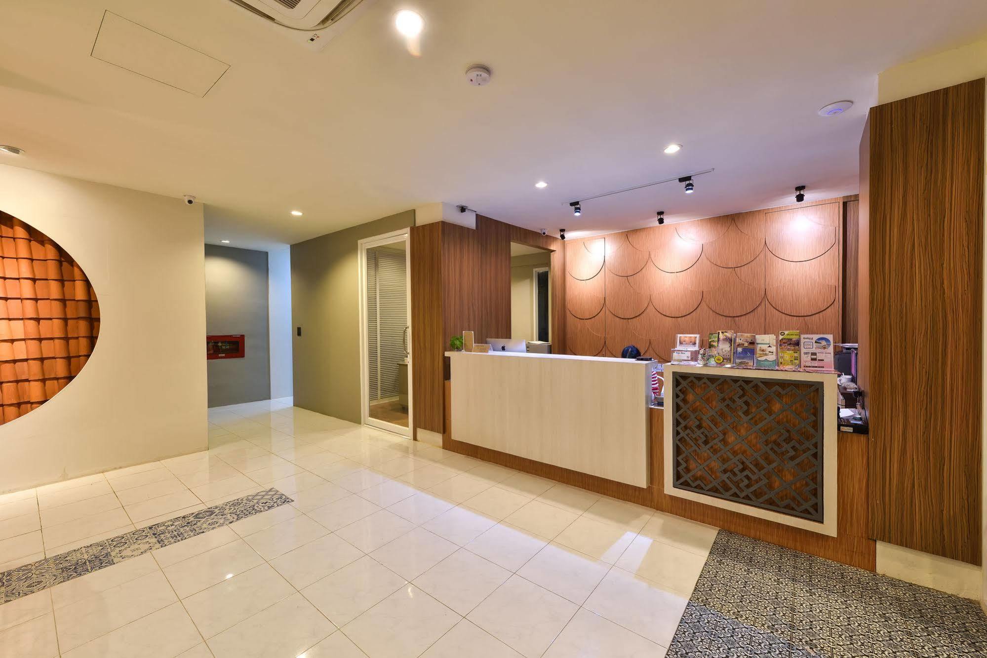 Hotel October Пхукет Экстерьер фото